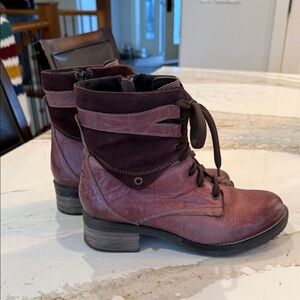 Women's Lace-Up Boots - Mauve
